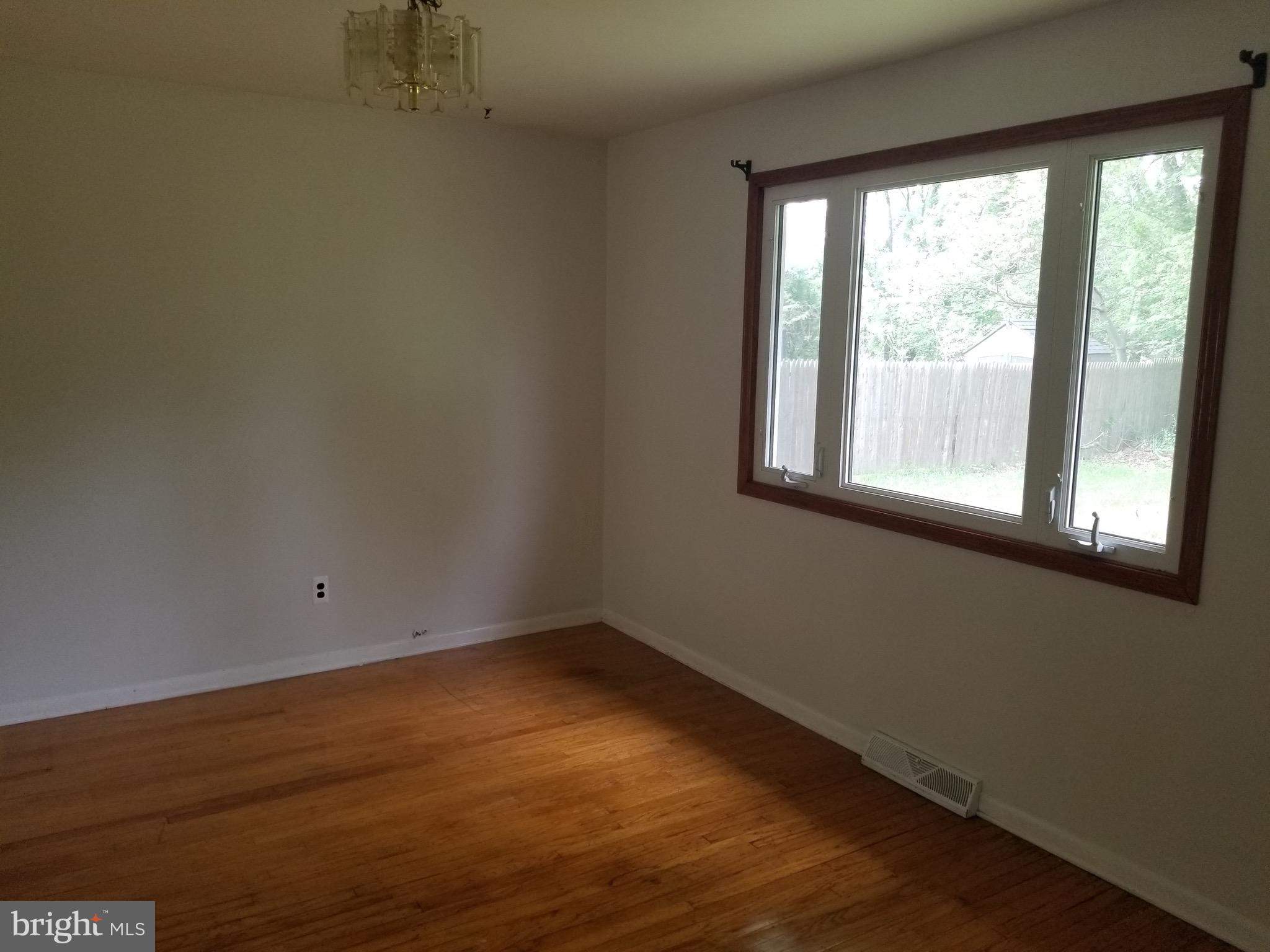 404 Jamestown Road Beverly, NJ 08010 - Photo 5 of 24