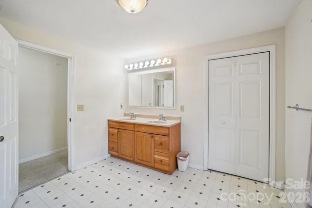 $349,000 | 511 Oak Grove Road, Flat Rock, NC 28731