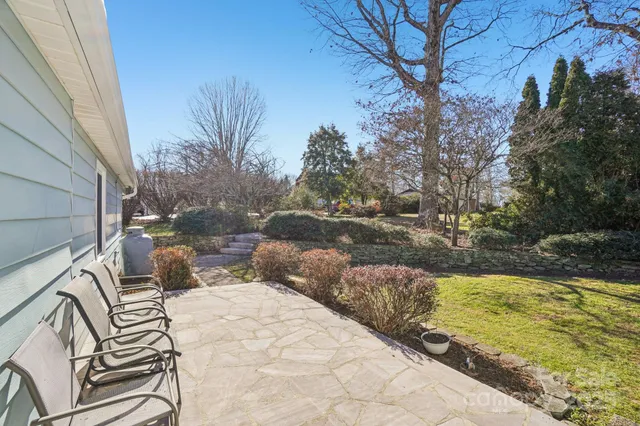 a view of a house with backyard and sitting area