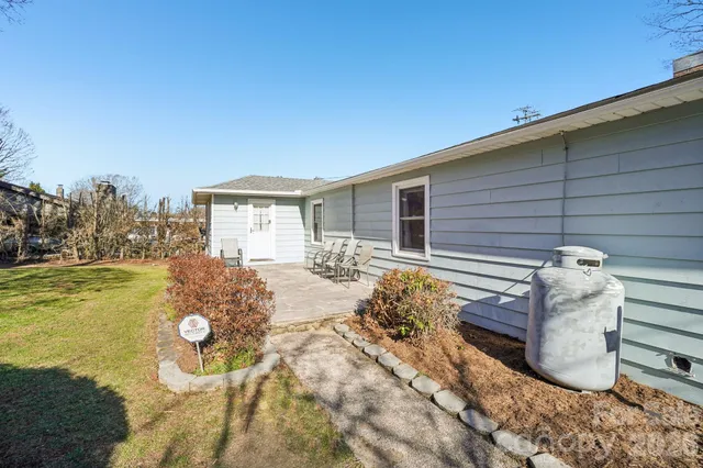 $349,000 | 511 Oak Grove Road, Flat Rock, NC 28731