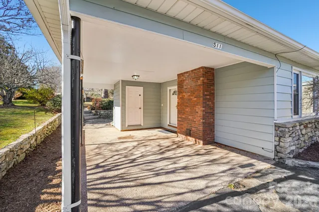 $349,000 | 511 Oak Grove Road, Flat Rock, NC 28731