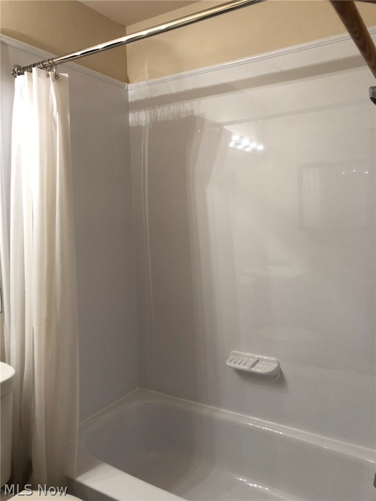 3249 Mayfield Road, Unit 15 Cleveland Heights, OH 44118 - Photo 8 of 14 Gallery Image 8