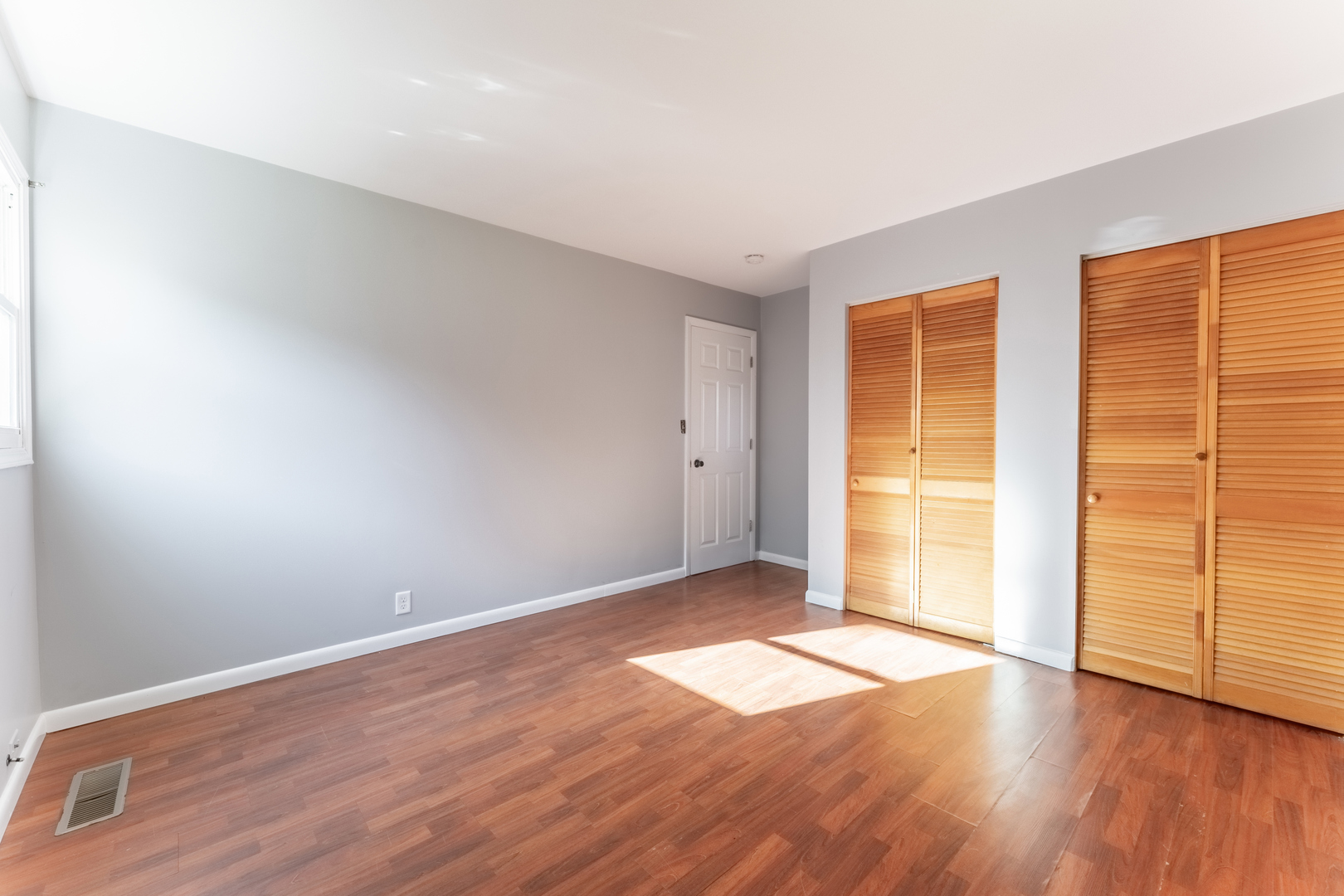 435 Douglas Road Batavia, IL 60510 - Photo 12 of 24 an empty room with wooden floor