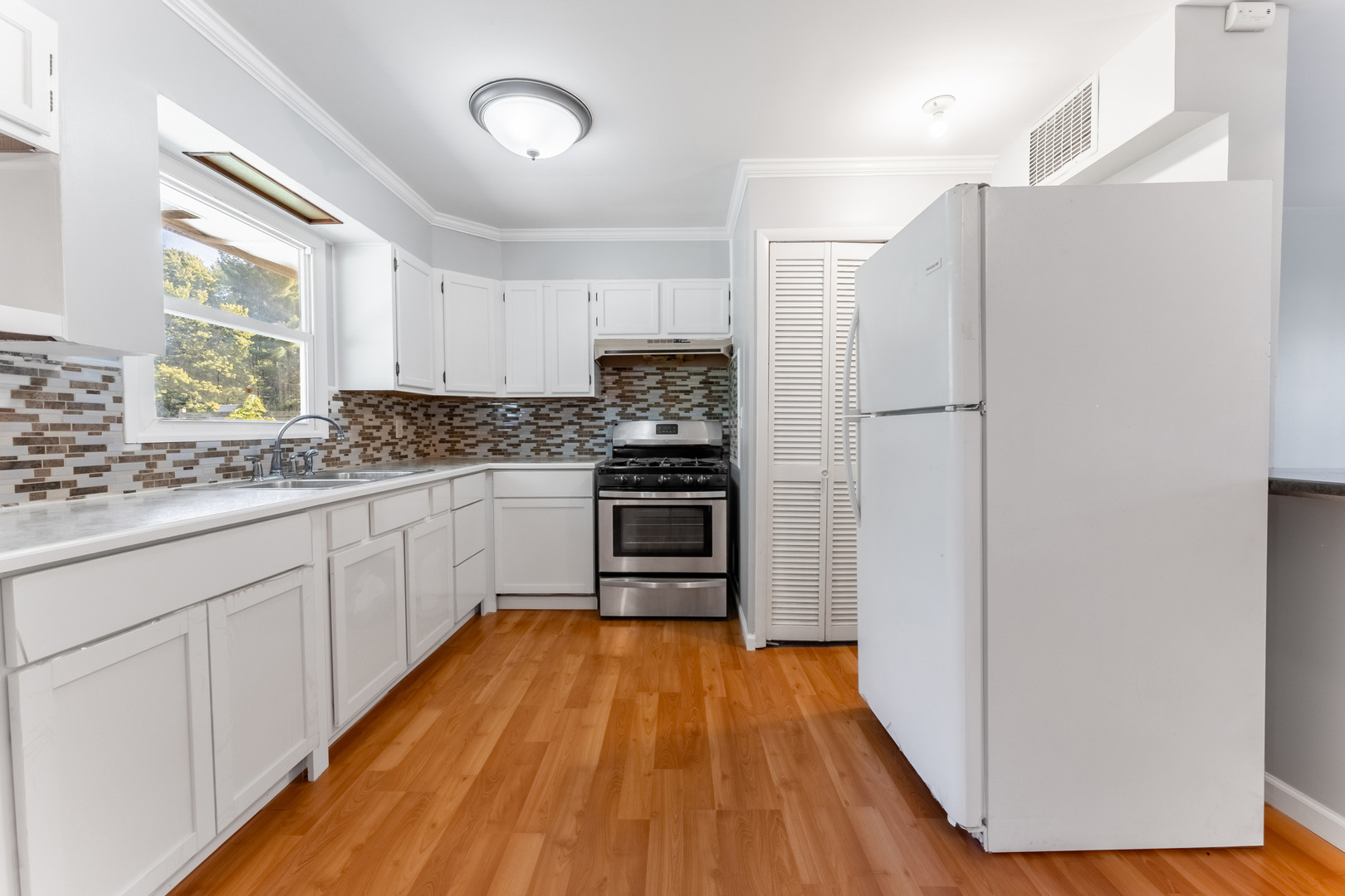435 Douglas Road Batavia, IL 60510 - Photo 9 of 24 a kitchen with wooden floors and appliances
