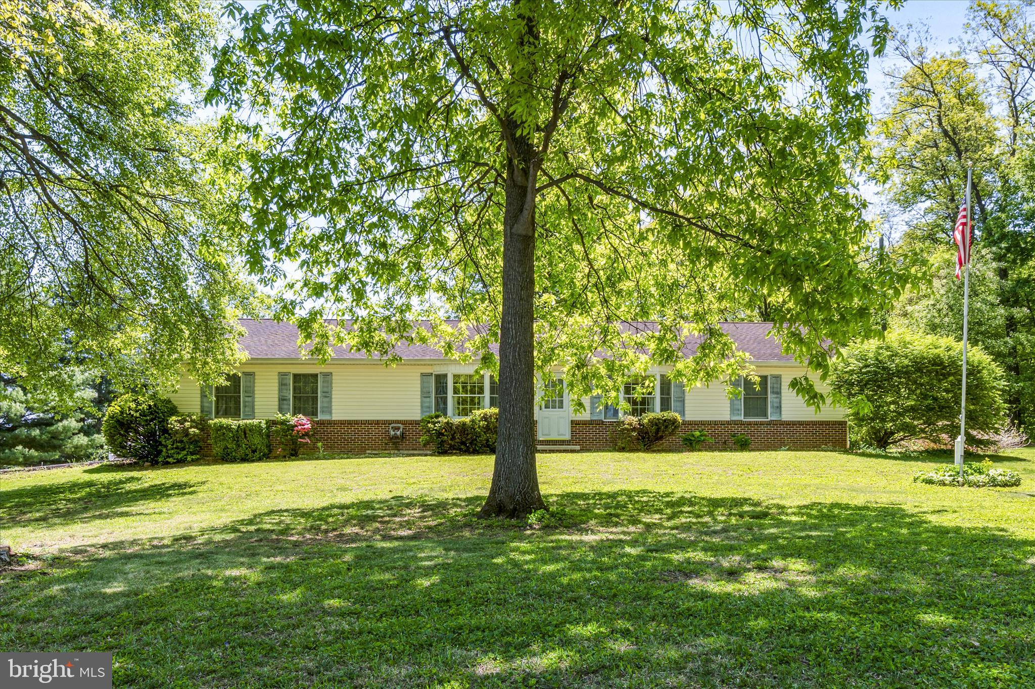 6254 Hickory Rd - Nearly 1 Acre