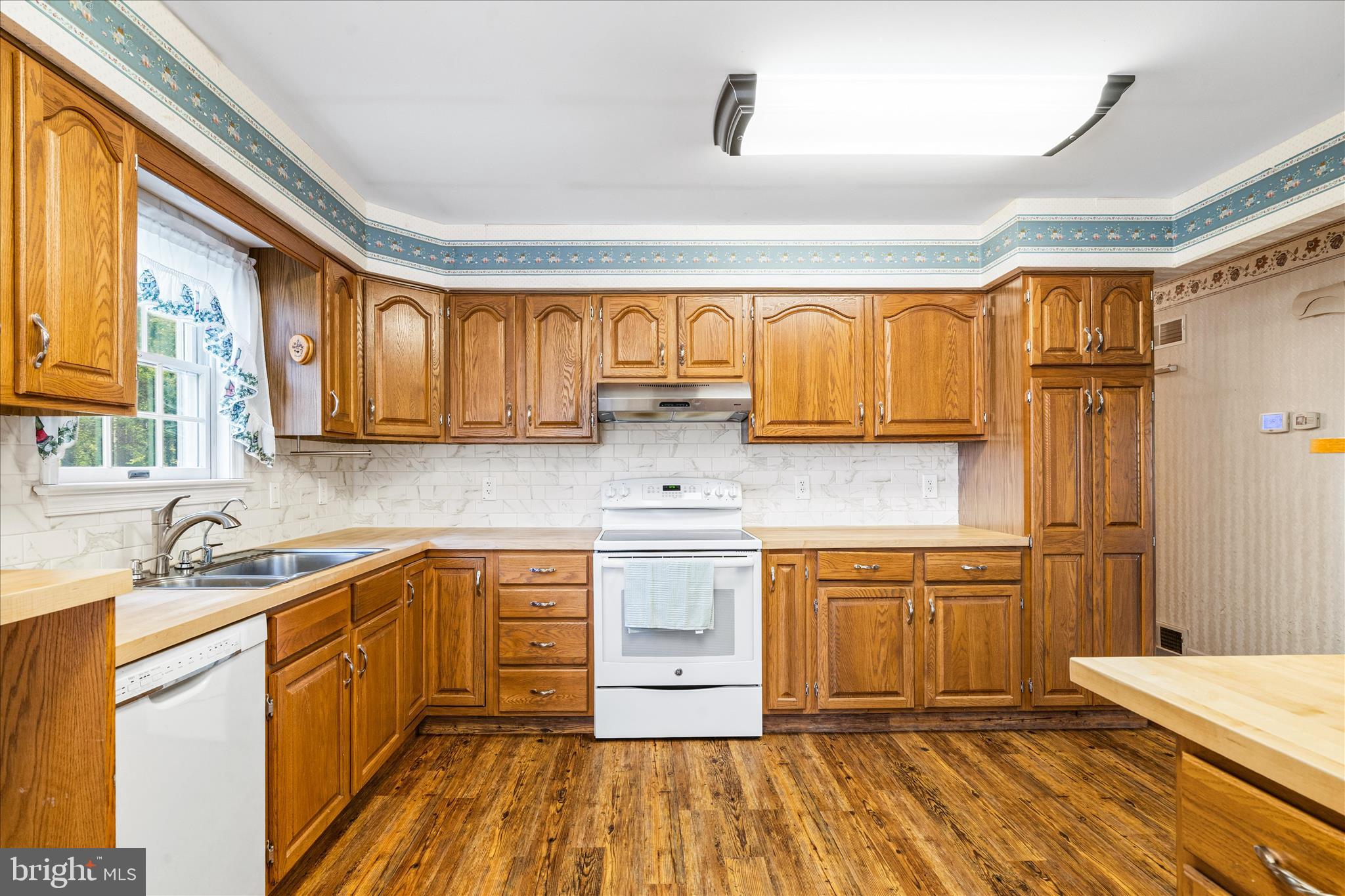 6254 Hickory Road Stewartstown, PA 17363 - Photo 27 of 54 Kitchen