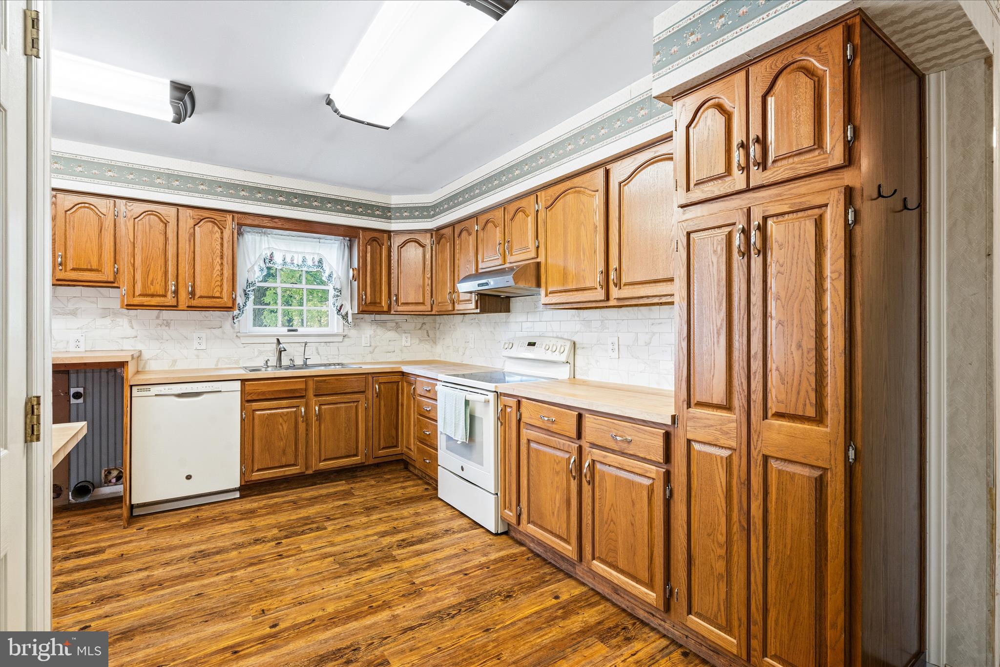 6254 Hickory Road Stewartstown, PA 17363 - Photo 4 of 54 Large Kitchen that is READY for YOU.