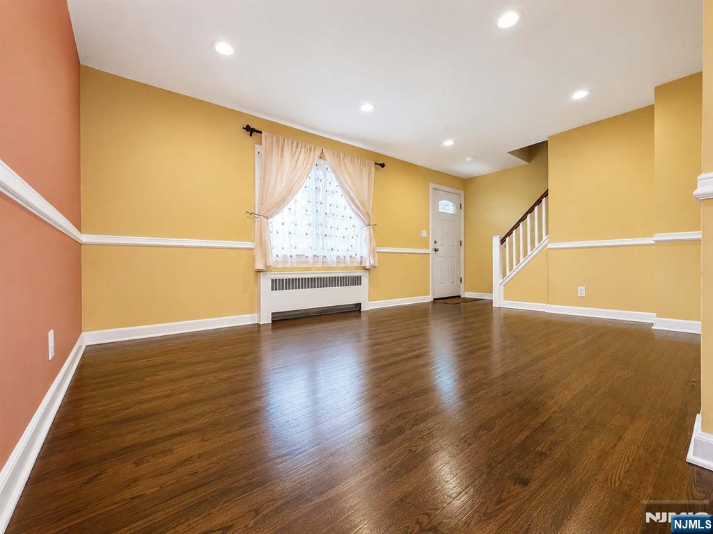 491 Dorchester Road Ridgewood, NJ 07450 - Photo 2 of 15