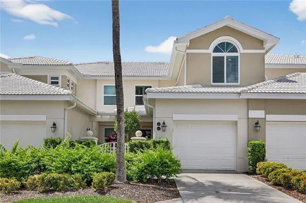 $3,200 | 4655 Hawks Nest Way, Unit 202, Naples, FL 34114