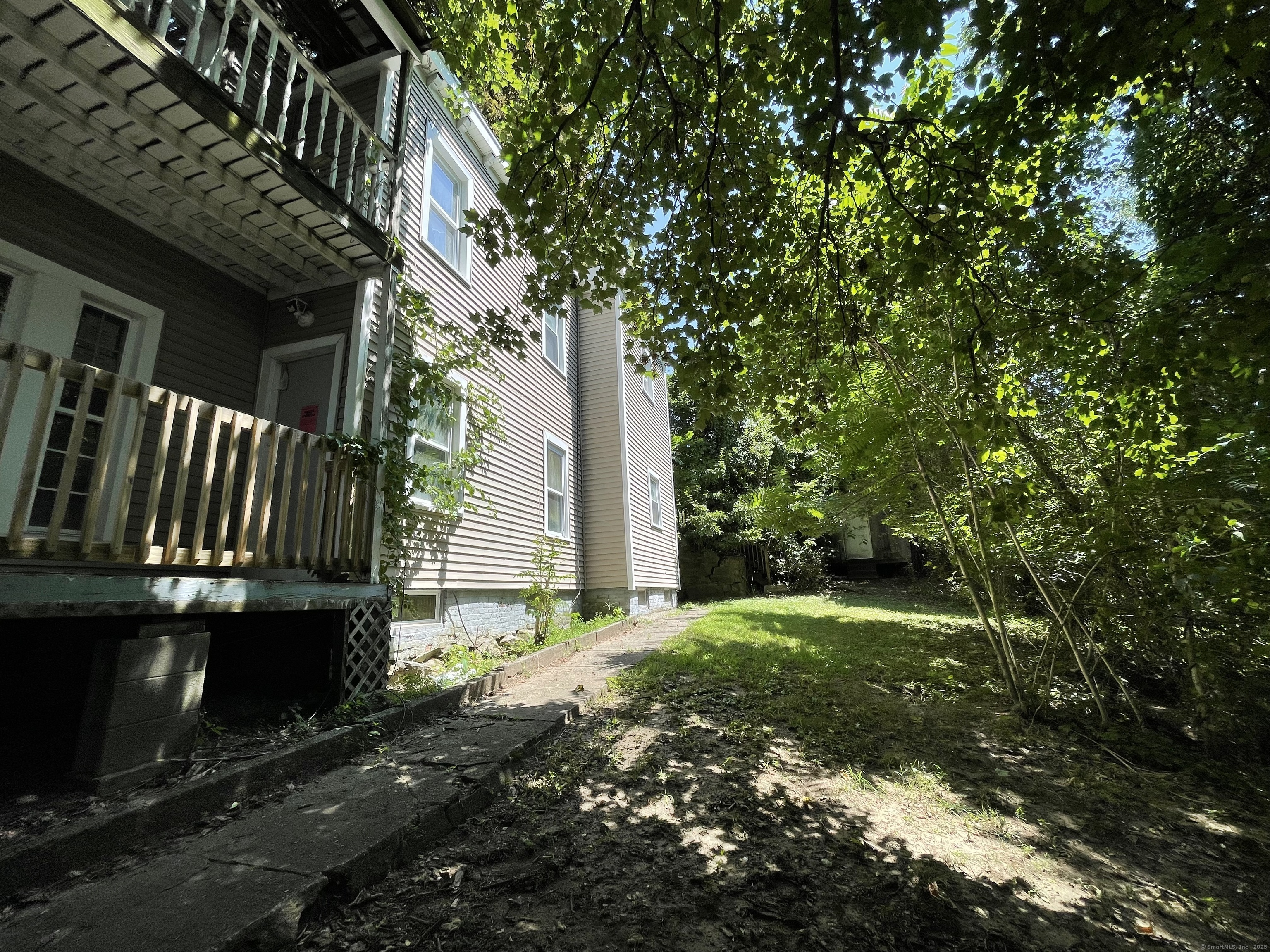 11 Division Street Norwich, CT 06360 - Photo 4 of 9