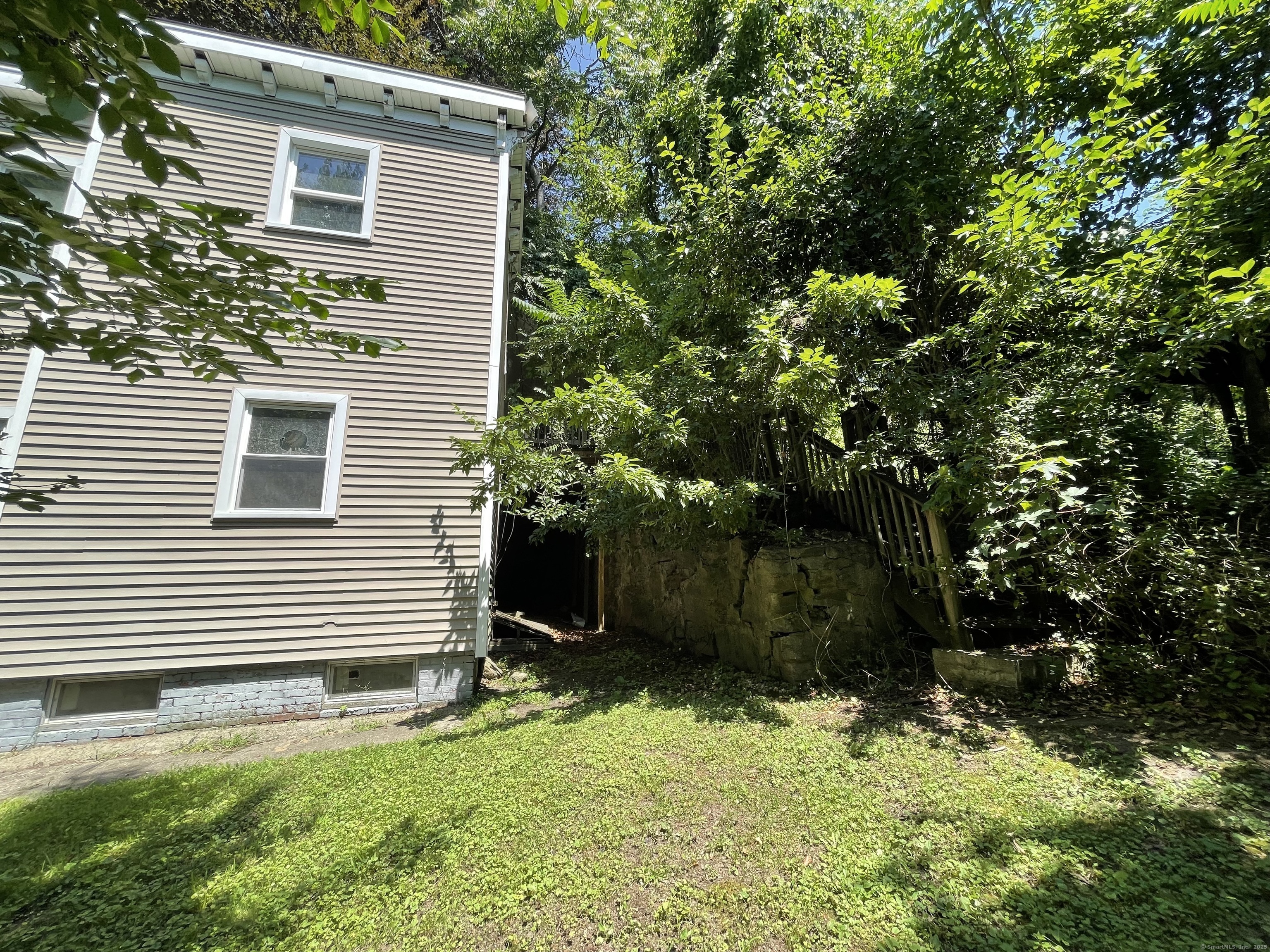 11 Division Street Norwich, CT 06360 - Photo 6 of 9