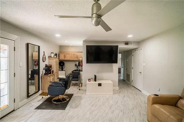 $250,000 | 3824 Burntwood Drive, Harvey, LA 70058
