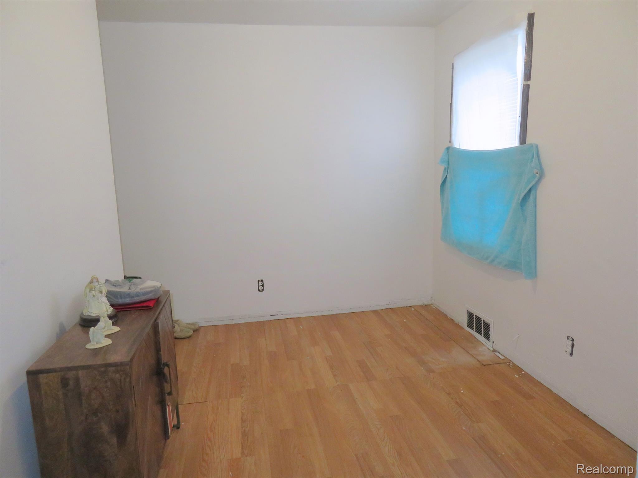 6367 Evergreen Road Detroit, MI 48228 - Photo 8 of 12 Gallery Image 8