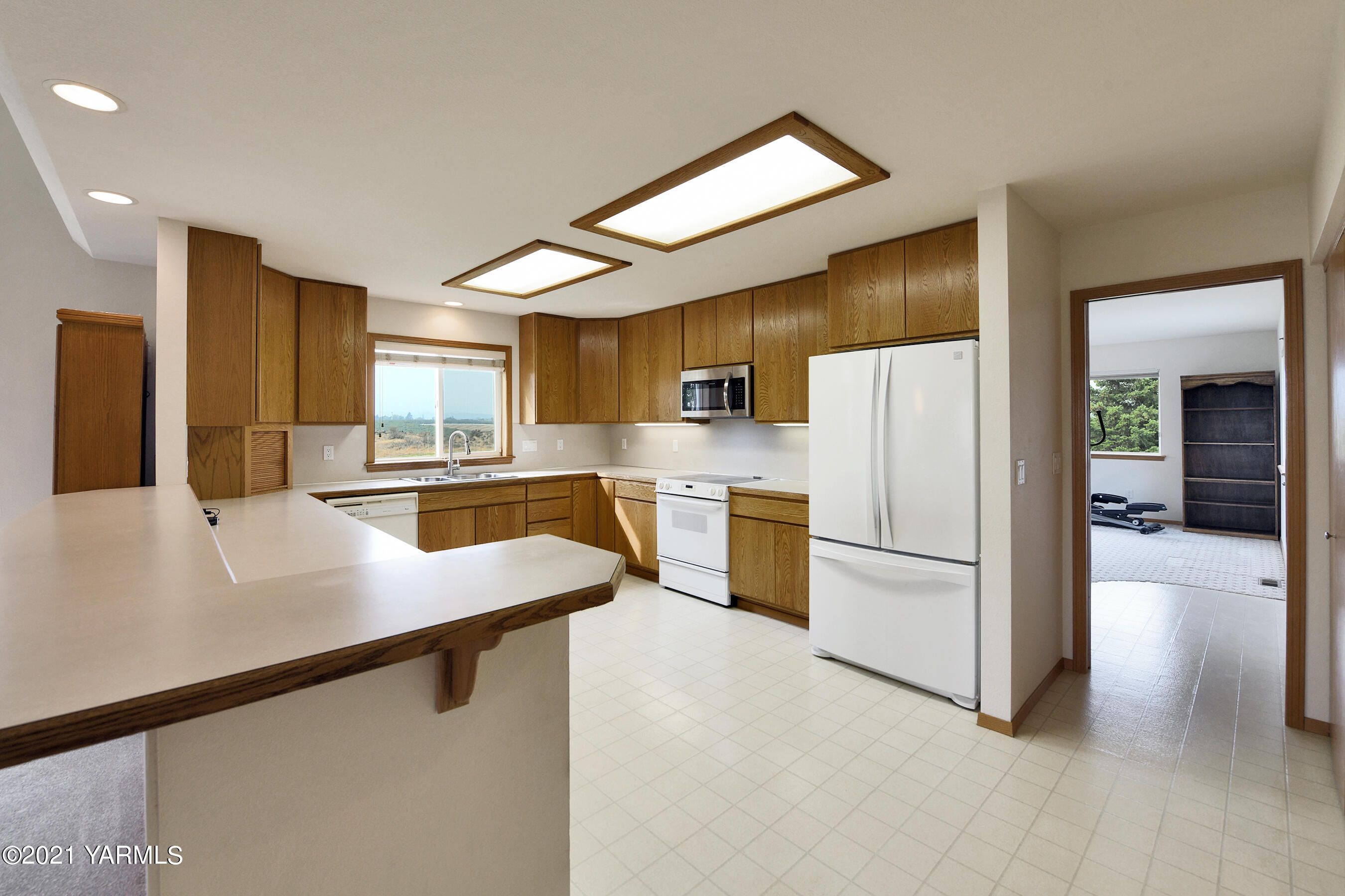 1511 Rosenkranz Road Tieton, WA 98947 - Photo 14 of 41 a kitchen with refrigerator and cabinets