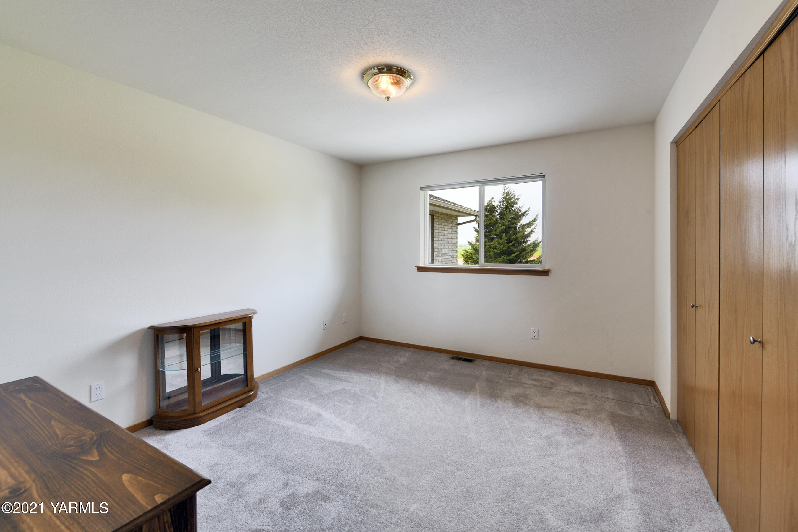 1511 Rosenkranz Road Tieton, WA 98947 - Photo 19 of 41 an empty room with windows