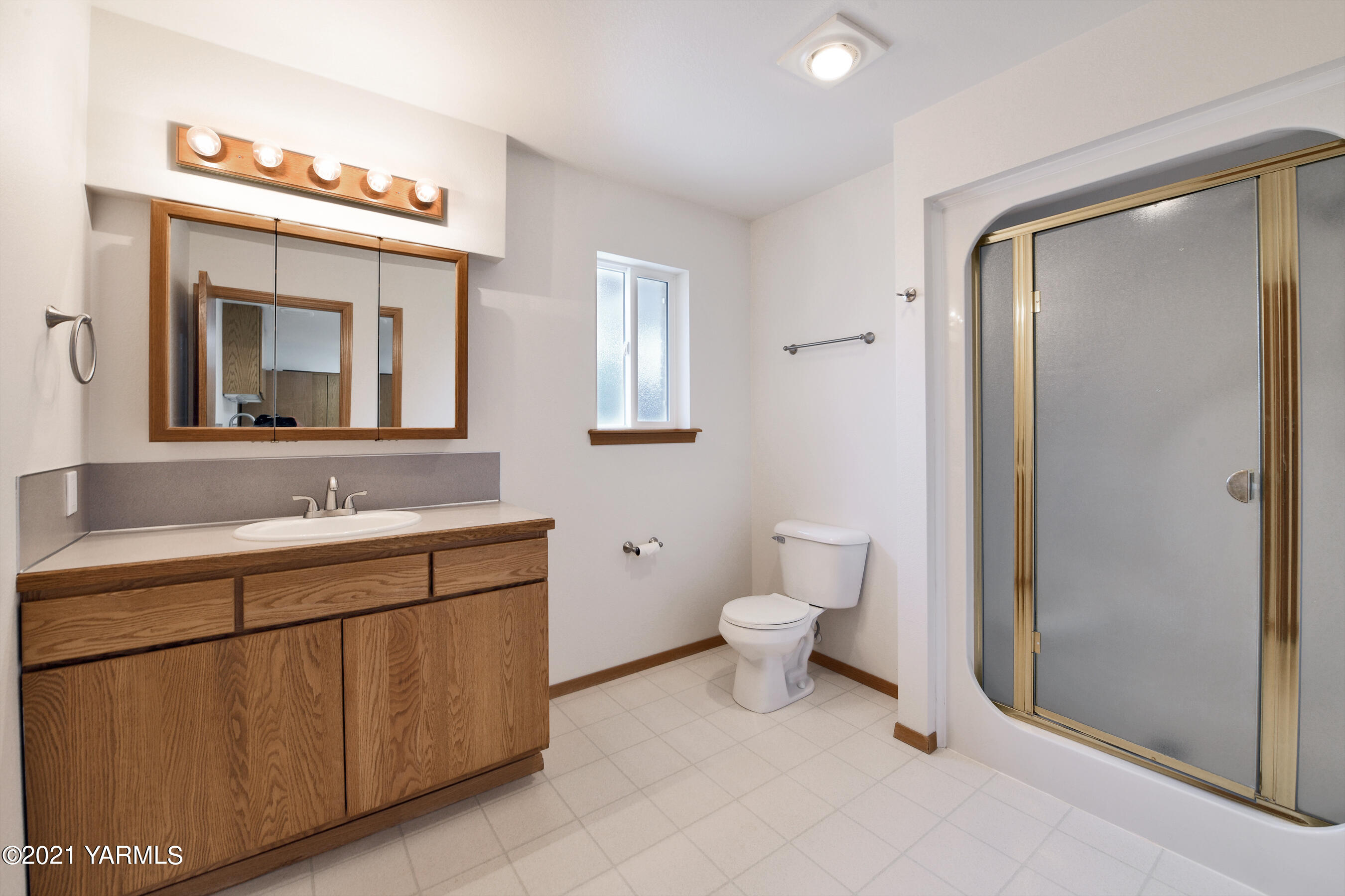 1511 Rosenkranz Road Tieton, WA 98947 - Photo 26 of 41 a bathroom with a toilet sink and mirror