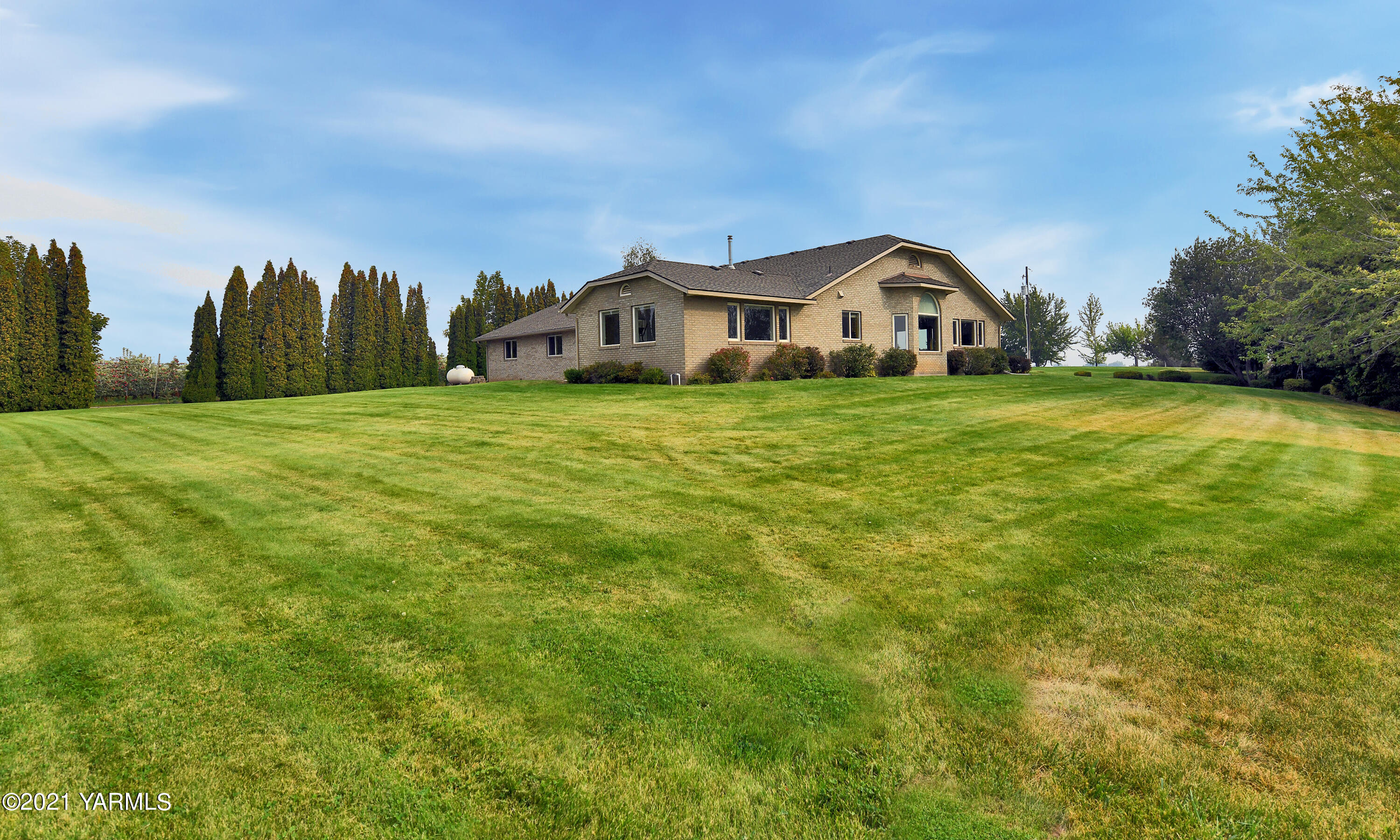 1511 Rosenkranz Road Tieton, WA 98947 - Photo 29 of 41 a front view of a house with a yard