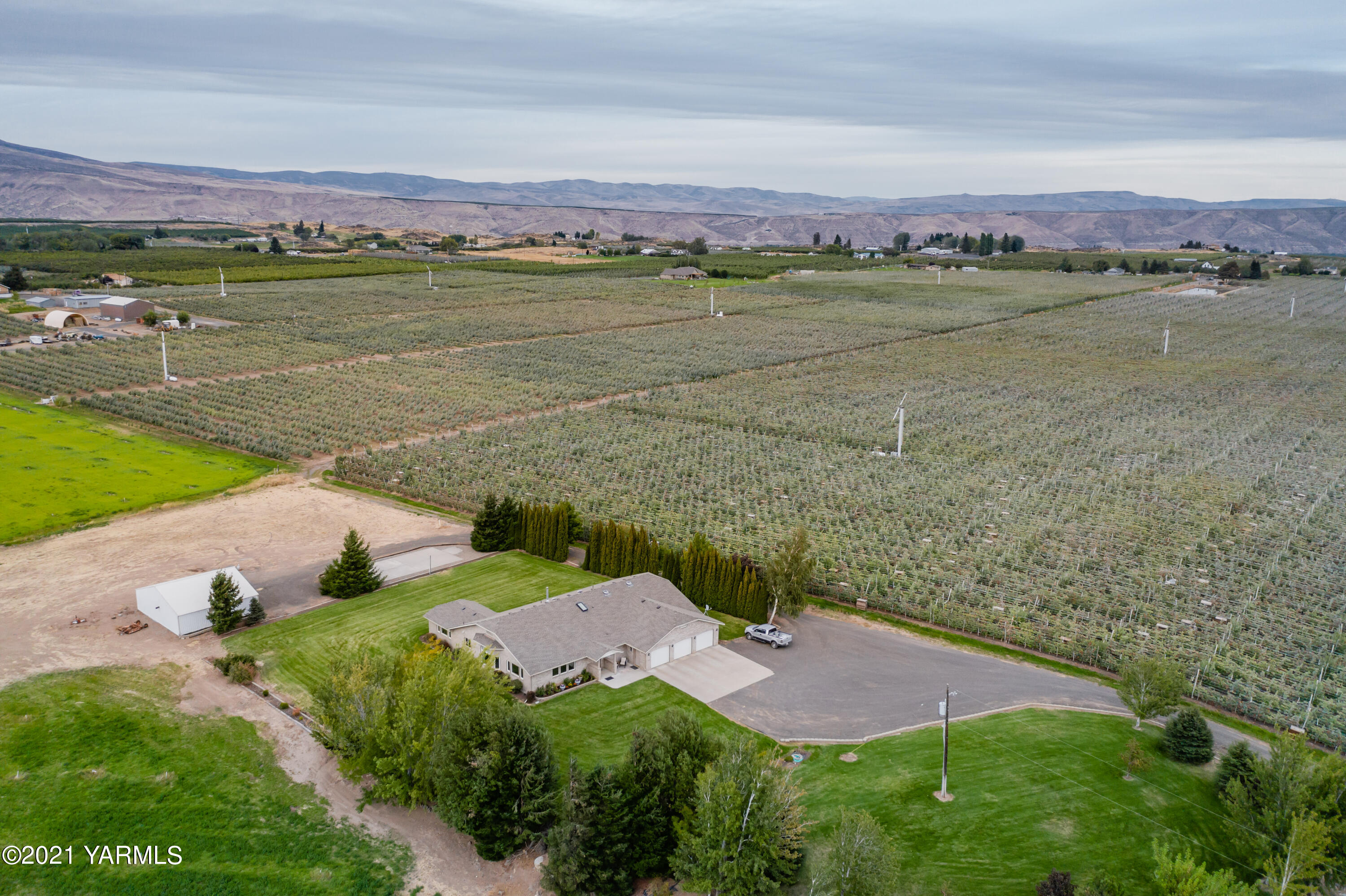 1511 Rosenkranz Road Tieton, WA 98947 - Photo 36 of 41 a view of lake with mountain