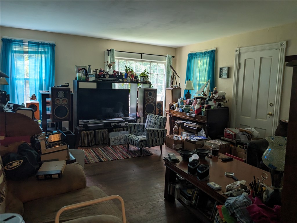 191 Hartford Pike Foster, RI 02825 - Photo 5 of 12