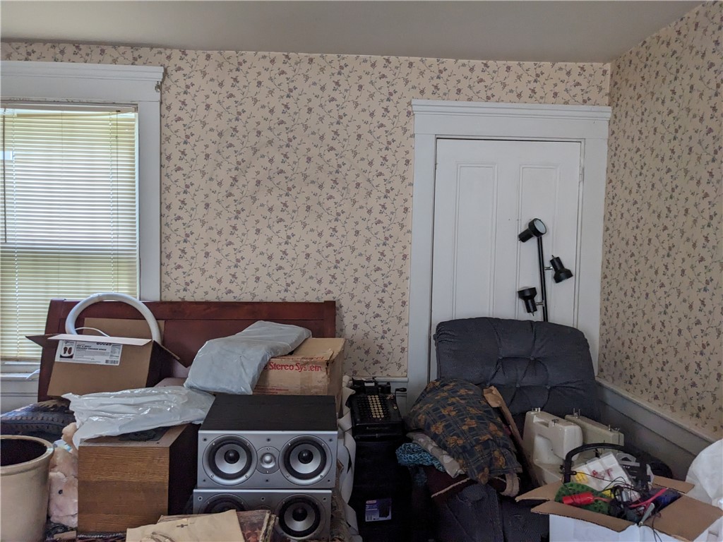 191 Hartford Pike Foster, RI 02825 - Photo 7 of 12