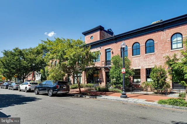 a view of a back yard of a house