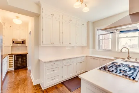 $274,900 | 5000 South Cornell Avenue, Unit 9A, Chicago, IL 60615