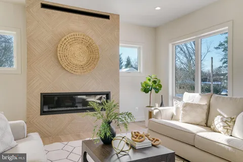 $3,099,000 | 107 Moore Avenue Southeast, Vienna, VA 22180