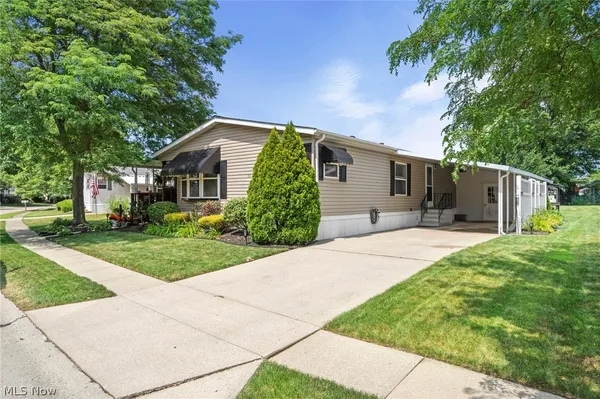 $159,900 | 64 Periwinkle Drive, Olmsted Falls, OH 44138