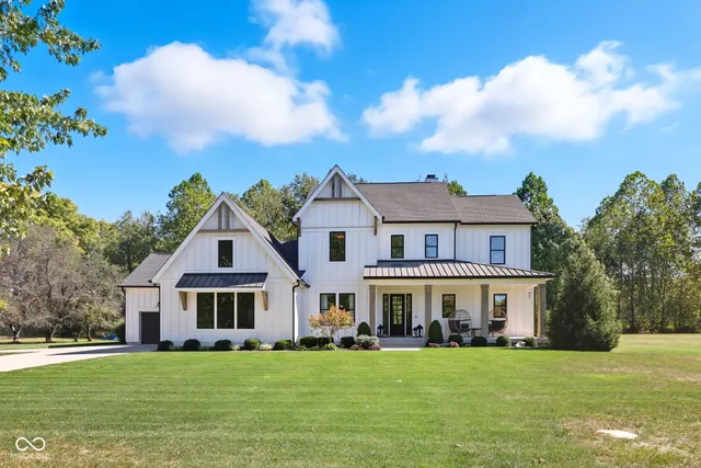 $2,350,000 | 16646 Southeastern Parkway, Fortville, IN 46040