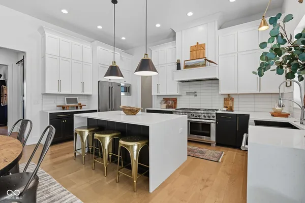 $2,290,000 | 16646 Southeastern Parkway, Fortville, IN 46040