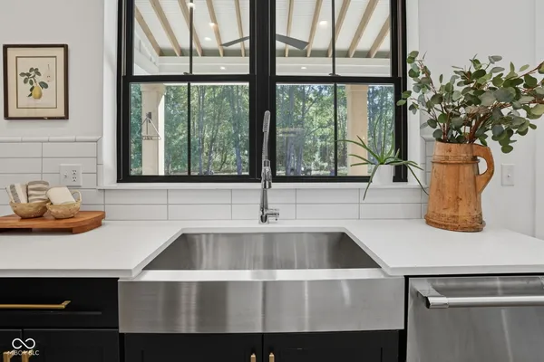 $2,290,000 | 16646 Southeastern Parkway, Fortville, IN 46040