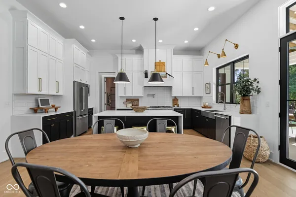 $2,290,000 | 16646 Southeastern Parkway, Fortville, IN 46040