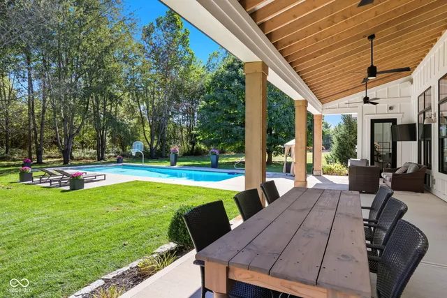 $2,350,000 | 16646 Southeastern Parkway, Fortville, IN 46040