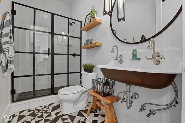 $2,290,000 | 16646 Southeastern Parkway, Fortville, IN 46040