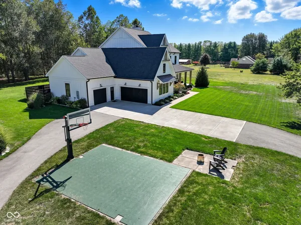 $2,290,000 | 16646 Southeastern Parkway, Fortville, IN 46040