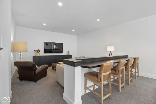 $2,350,000 | 16646 Southeastern Parkway, Fortville, IN 46040