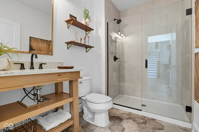 $2,350,000 | 16646 Southeastern Parkway, Fortville, IN 46040