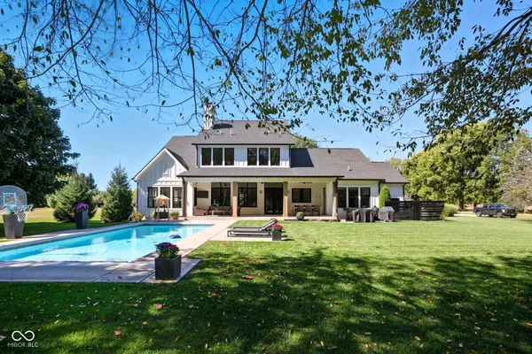 $2,290,000 | 16646 Southeastern Parkway, Fortville, IN 46040