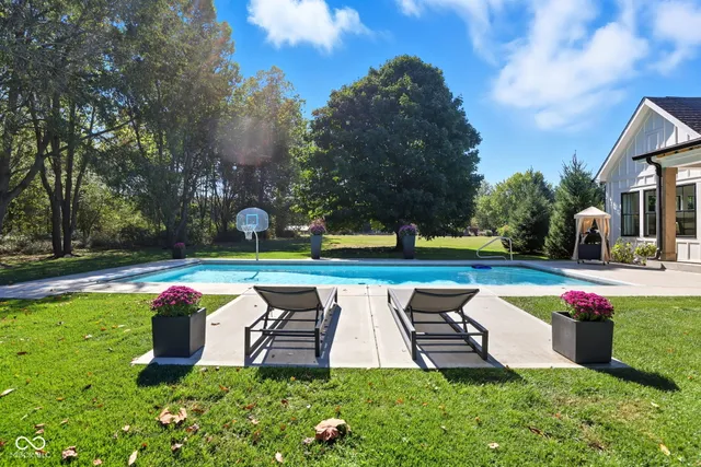 $2,350,000 | 16646 Southeastern Parkway, Fortville, IN 46040