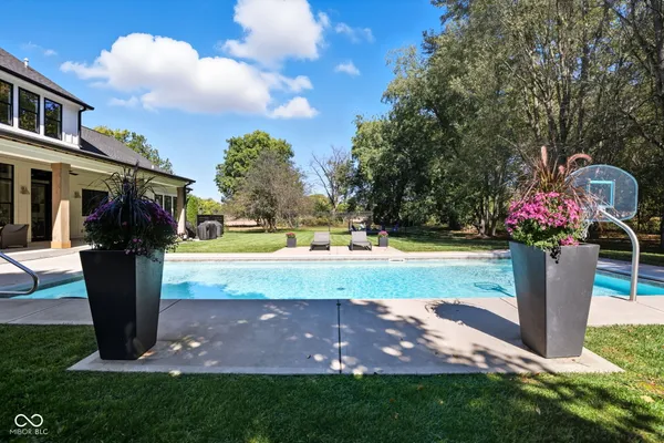 $2,290,000 | 16646 Southeastern Parkway, Fortville, IN 46040