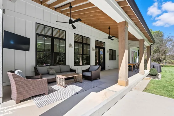 $2,290,000 | 16646 Southeastern Parkway, Fortville, IN 46040