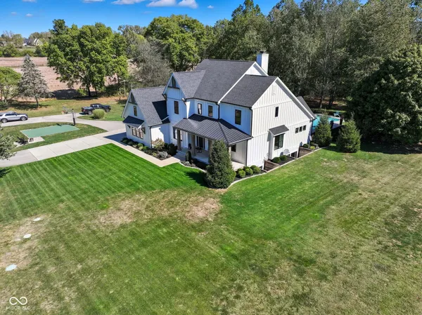 $2,290,000 | 16646 Southeastern Parkway, Fortville, IN 46040