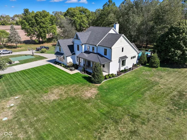 $2,350,000 | 16646 Southeastern Parkway, Fortville, IN 46040