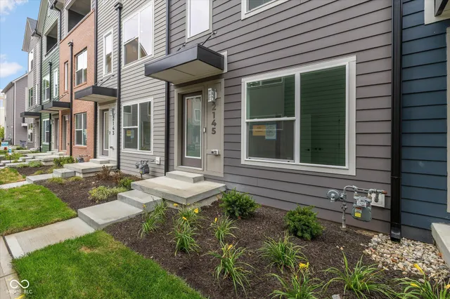 $2,800 | 2145 Coretta Way, Indianapolis, IN 46202