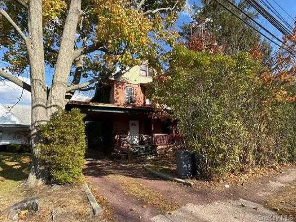 $676,300 | 11 Clinton Avenue, Bay Shore, NY 11706