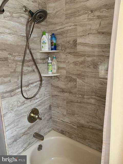 7413 Farnum Street Springfield, VA 22151 - Photo 19 of 30 Full Bathroom 2
