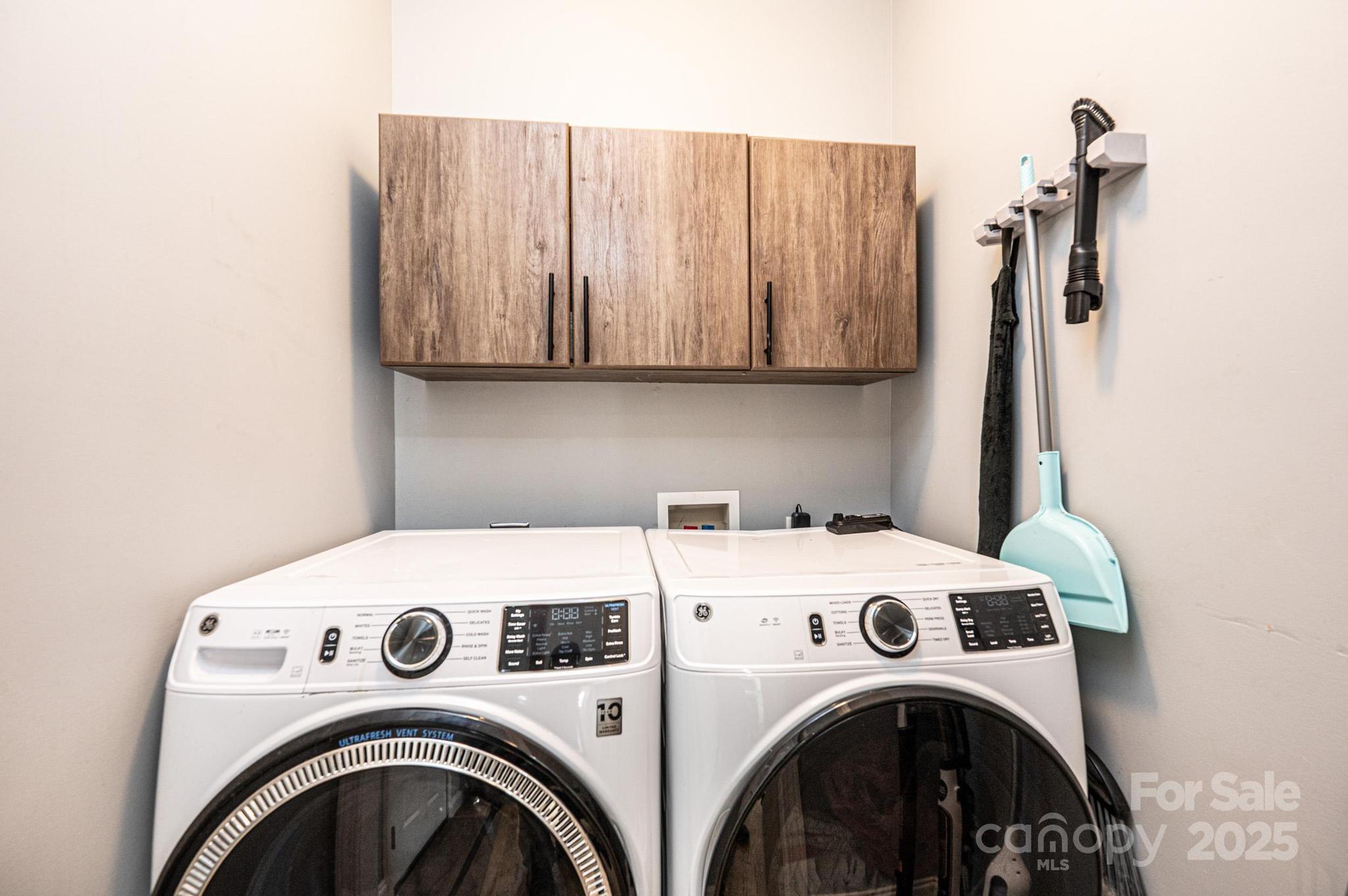 1781 Herbie Circle Newton, NC 28658 - Photo 17 of 38 a utility room with dryer and washer