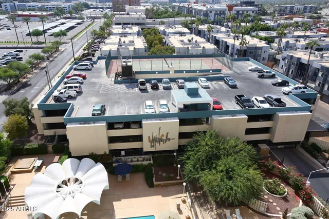 $1,995 | 207 West Clarendon Avenue, Unit A2, Phoenix, AZ 85013