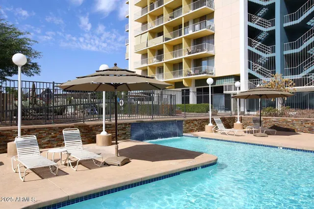 $1,995 | 207 West Clarendon Avenue, Unit A2, Phoenix, AZ 85013