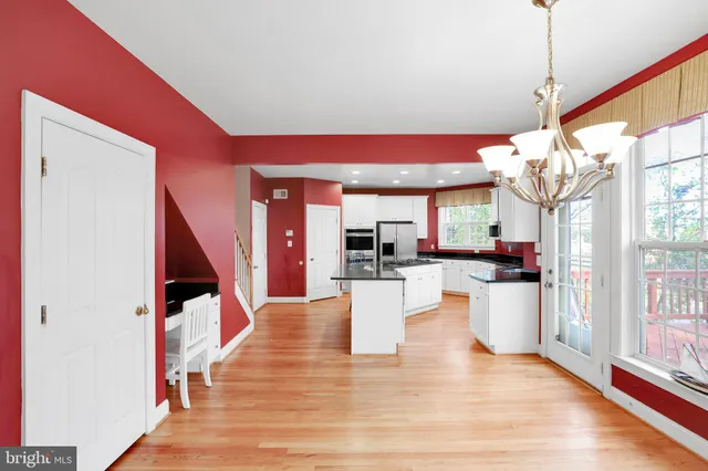 $1,000,000 | 18101 Littlebrooke Drive, Olney, MD 20832